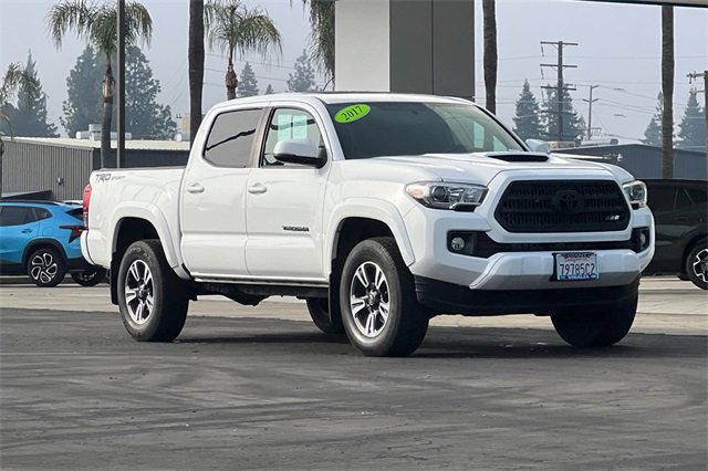 Used 2017 Toyota Tacoma TRD Sport image 2
