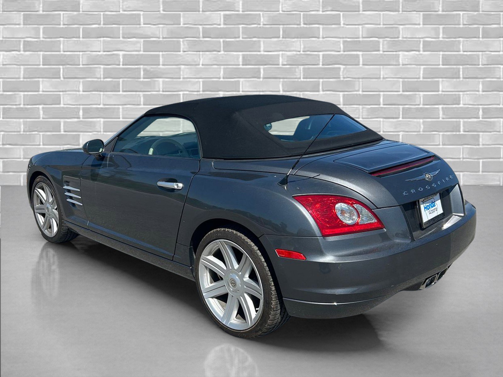 Used 2005 Chrysler Crossfire Limited RWD image 3