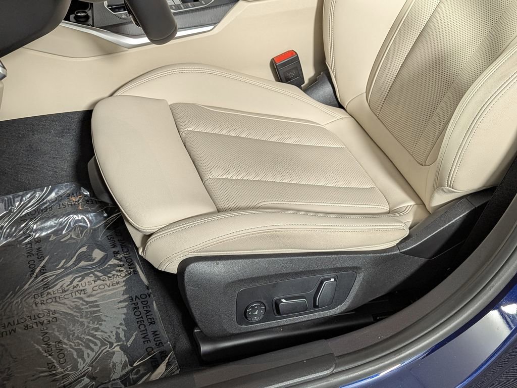 Used 2025 BMW 330i xDrive Sedan w/ M Sport Package image 19