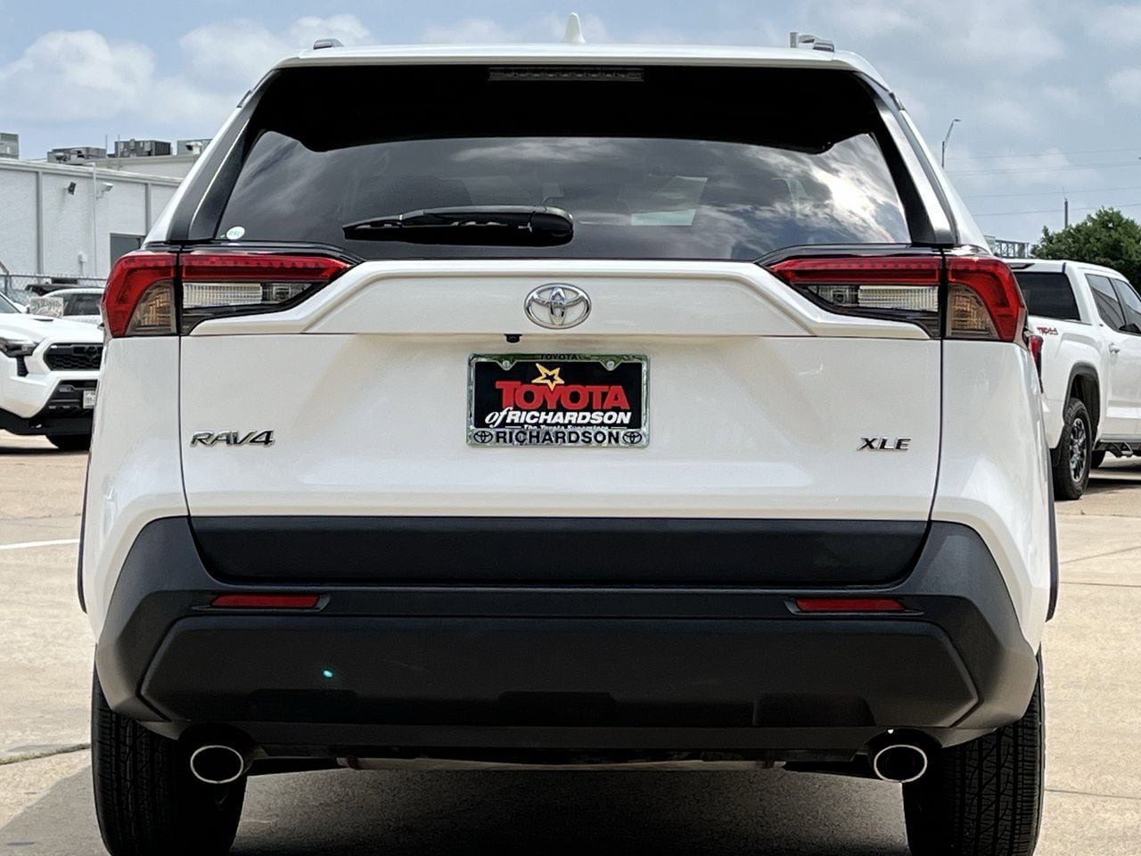 Used 2023 Toyota RAV4 XLE FWD image 5