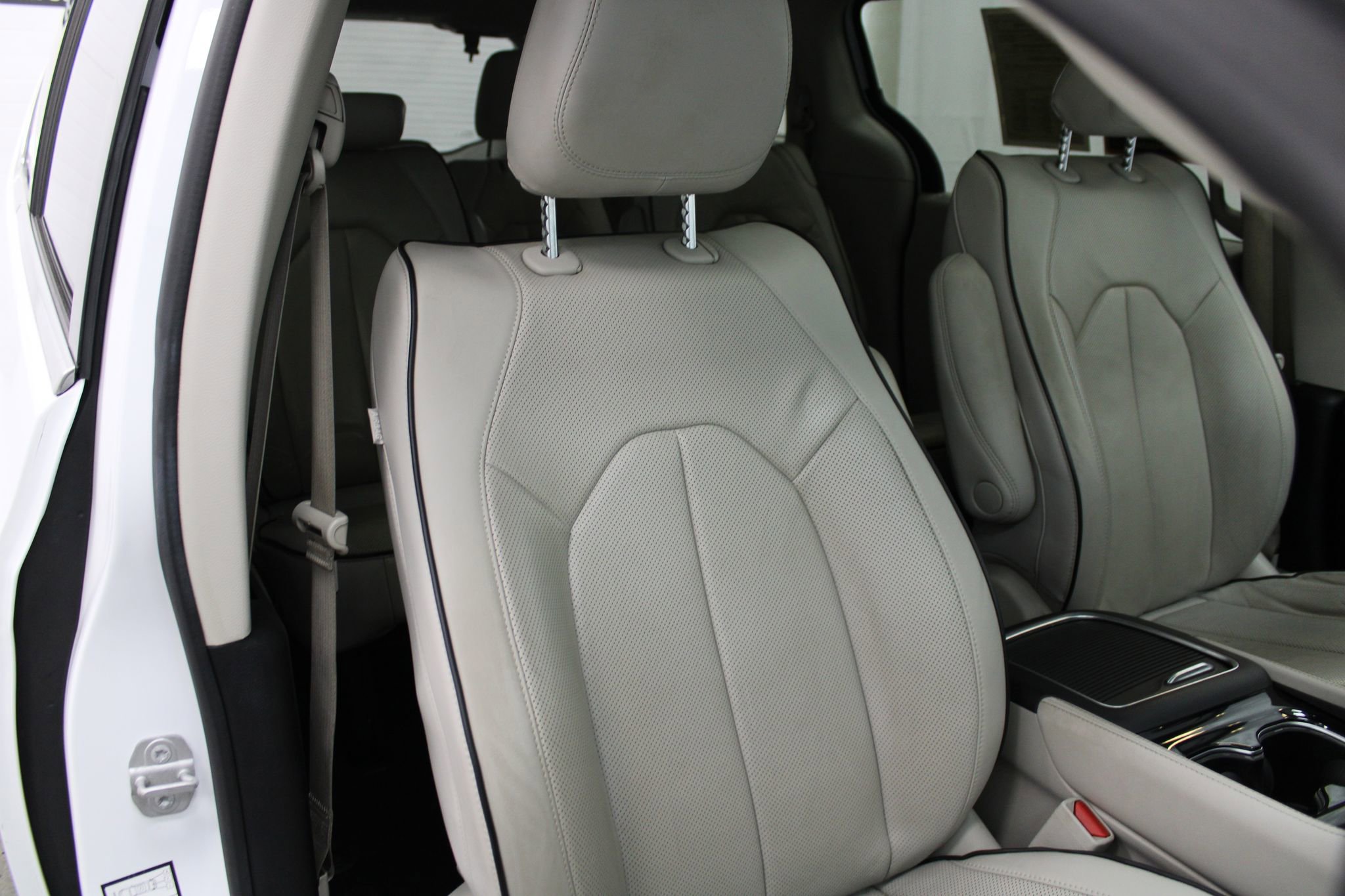 Used 2021 Chrysler Pacifica Limited w/ Premium & Safety Sphere Group AWD/4WD image 33