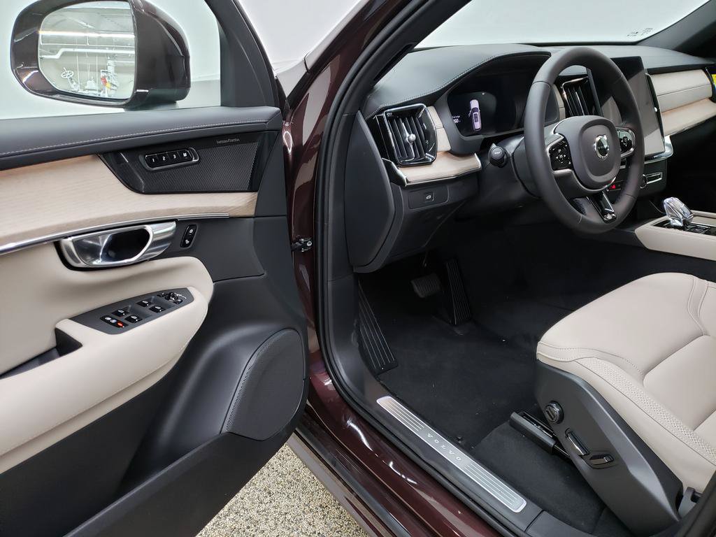 New 2026 Volvo XC90 B6 Plus w/ Protection Package Premier AWD/4WD image 6