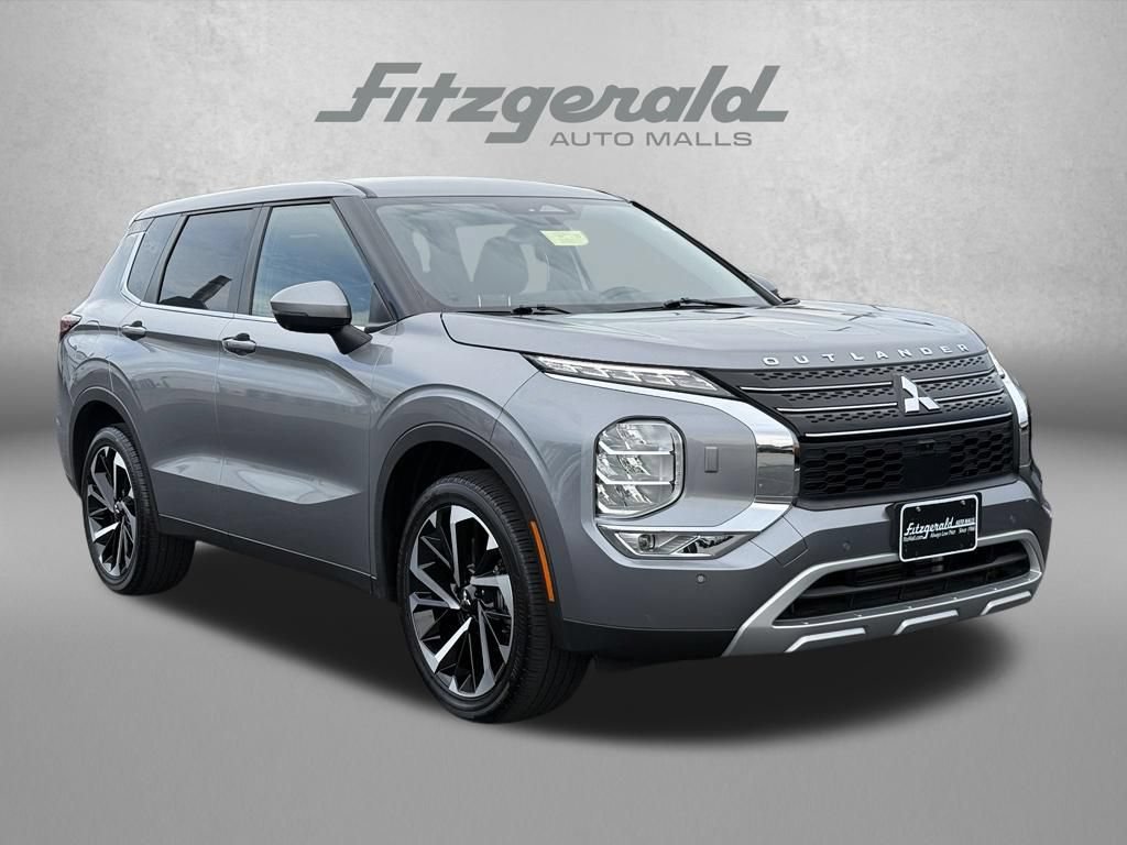 Used 2023 Mitsubishi Outlander SE AWD/4WD image 1