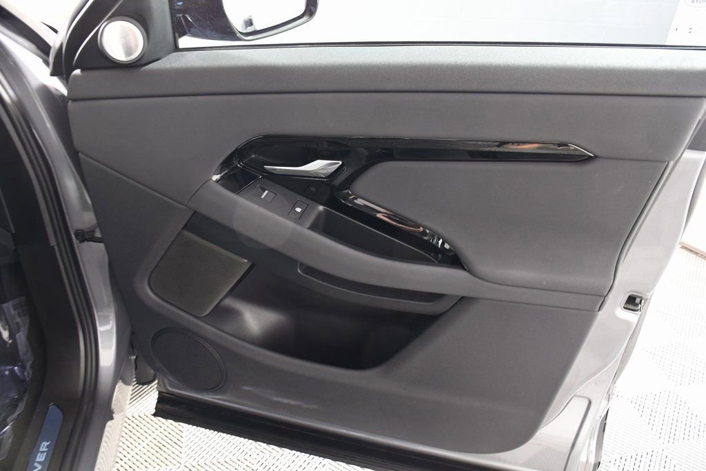 Certified 2025 Land Rover Range Rover Evoque Dynamic SE image 18