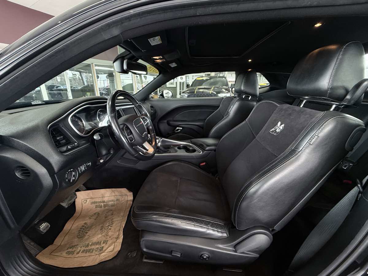 Used 2018 Dodge Challenger R/T Scat Pack w/ Leather Interior Group image 31