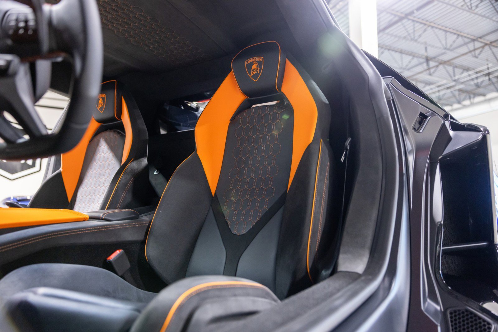 Used 2025 Lamborghini Revuelto image 43