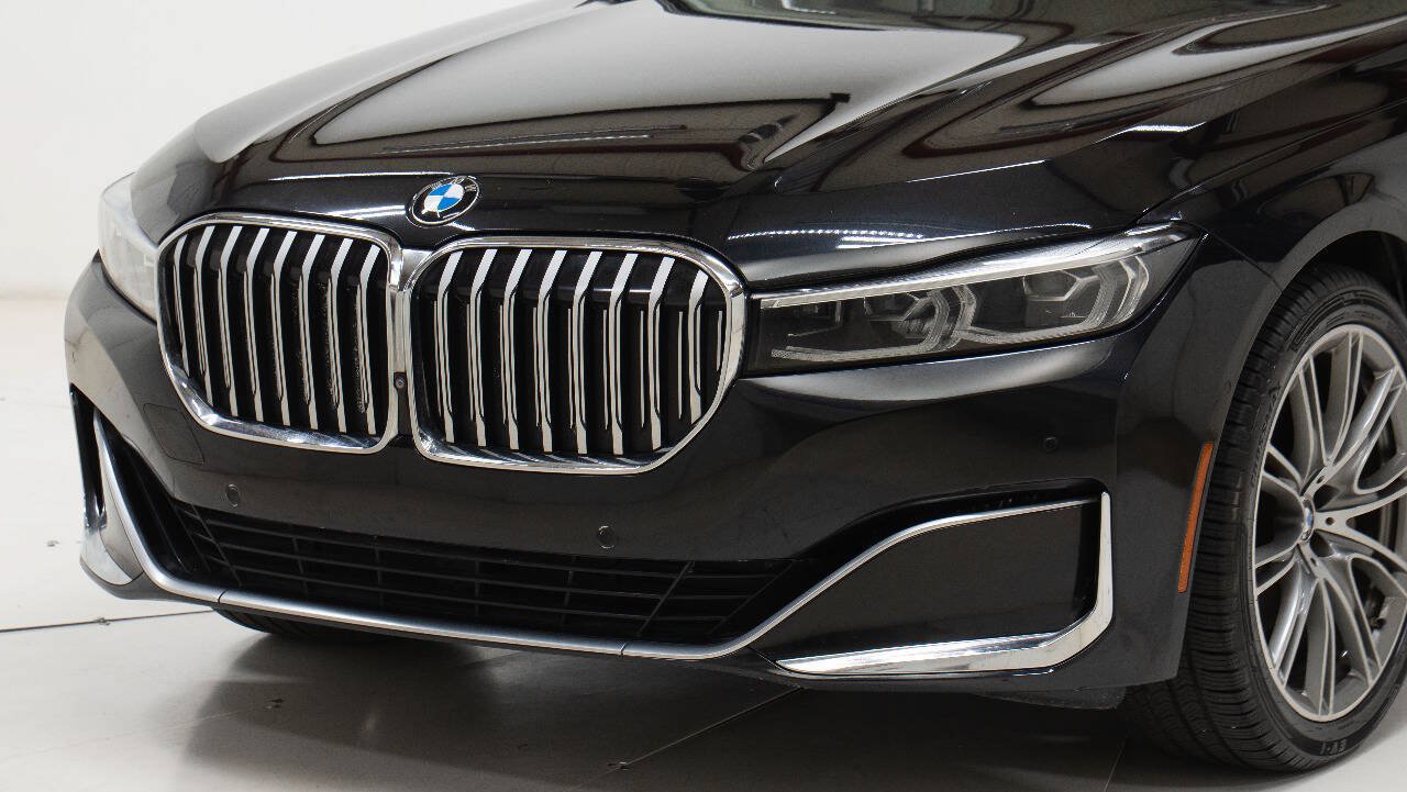 Used 2021 BMW 740i w/ Premium Package RWD image 9
