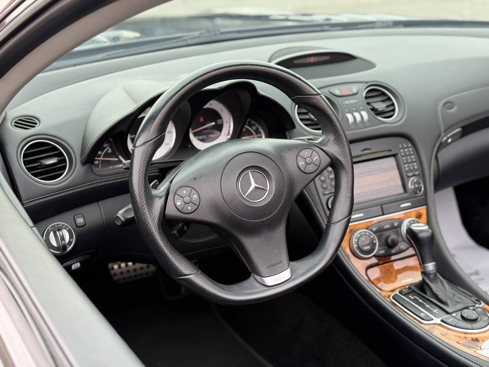 Used 2012 Mercedes-Benz SL 550 image 15