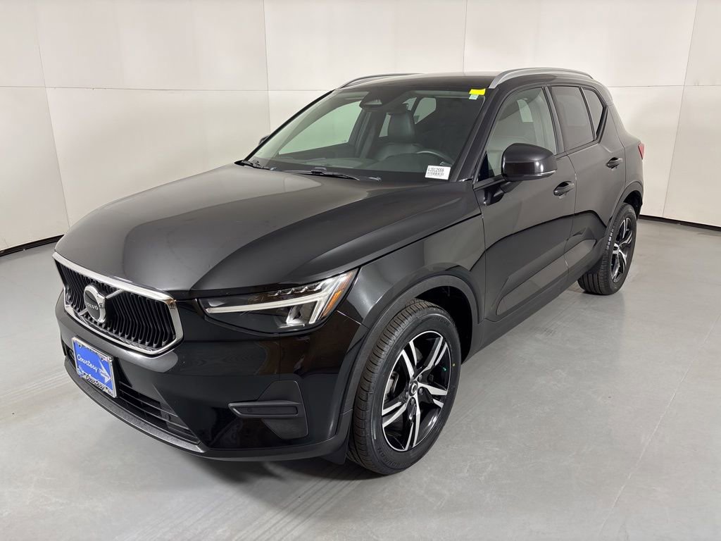 Used 2023 Volvo XC40 B5 Core w/ Protection Package Premier image 4