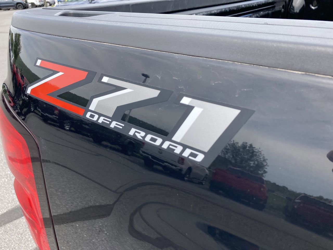 Used 2018 Chevrolet Silverado 1500 LT w/ All Star Edition AWD/4WD image 9