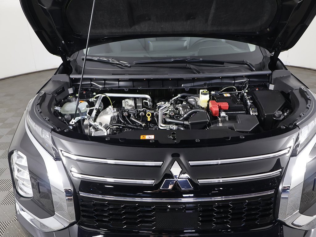 New 2025 Mitsubishi Outlander SE image 23