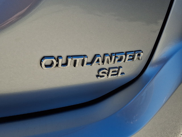 Used 2017 Mitsubishi Outlander SEL AWD/4WD image 31