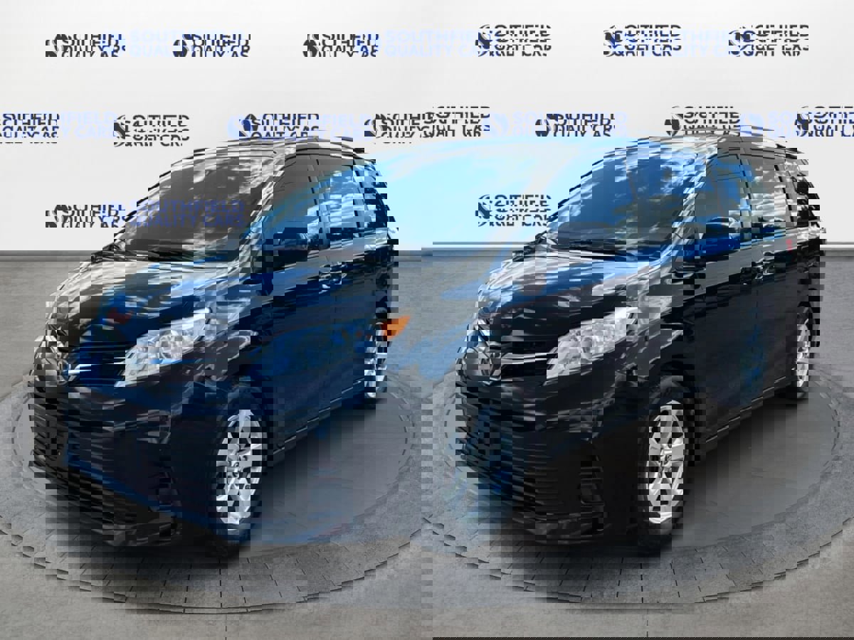 Used 2020 Toyota Sienna LE image 2