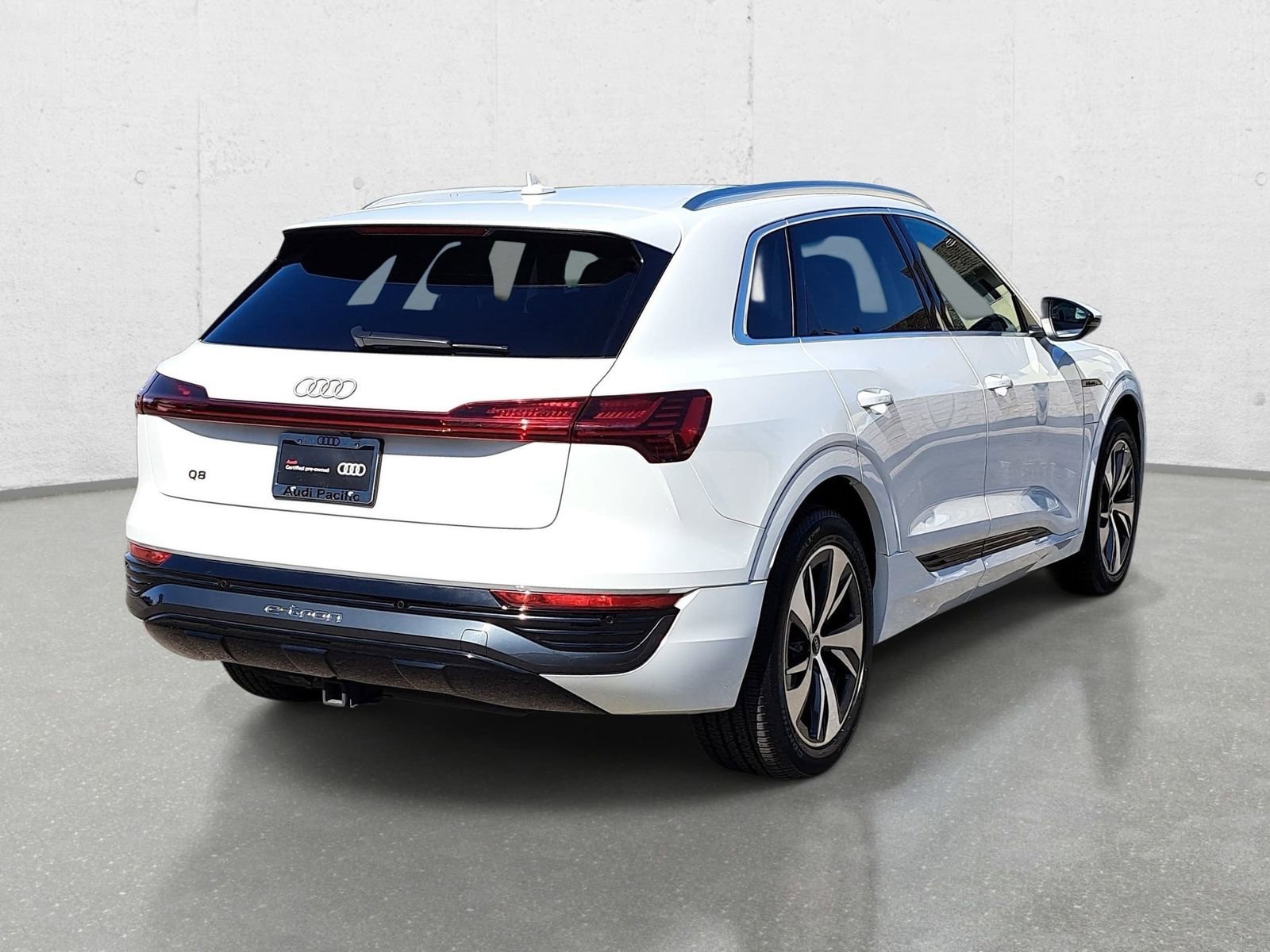Used 2024 Audi Q8 e-tron Premium AWD/4WD image 5