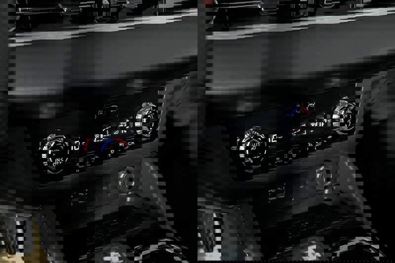 New 2026 Mitsubishi Outlander SE image 23