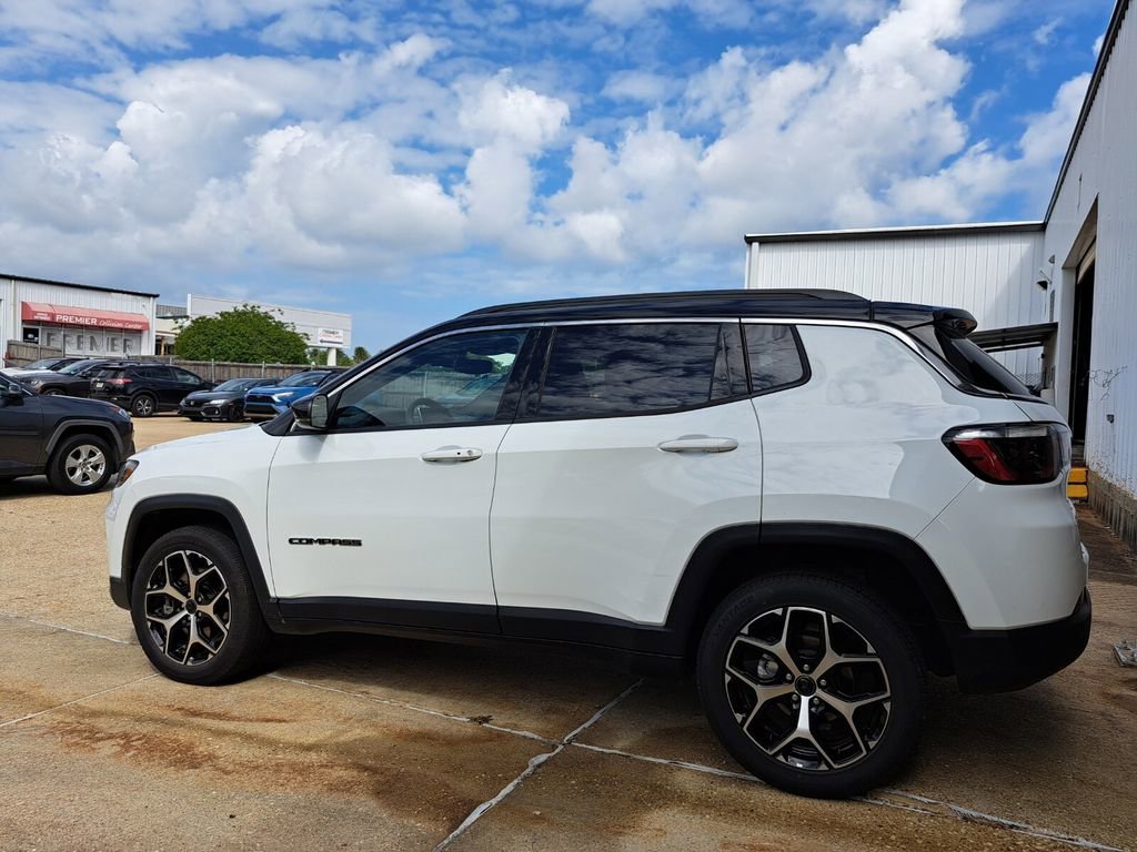 Used 2025 Jeep Compass Limited image 3