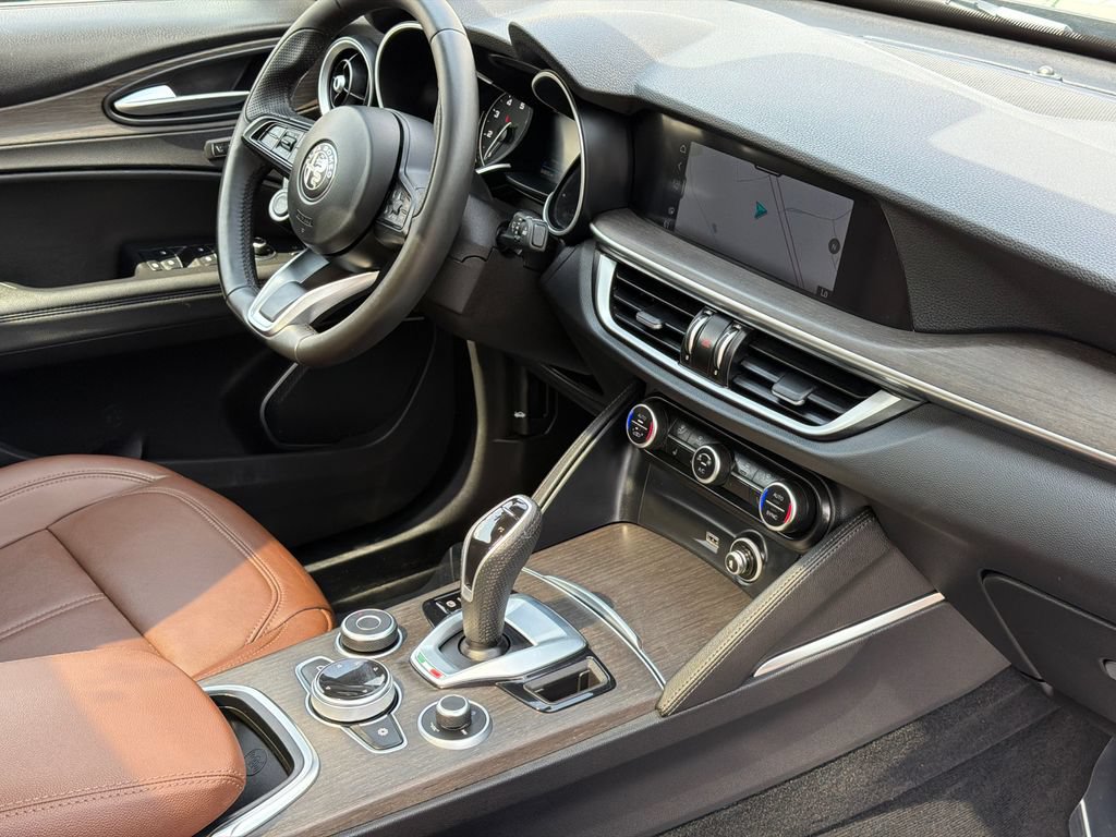 Used 2022 Alfa Romeo Stelvio Ti AWD/4WD image 9