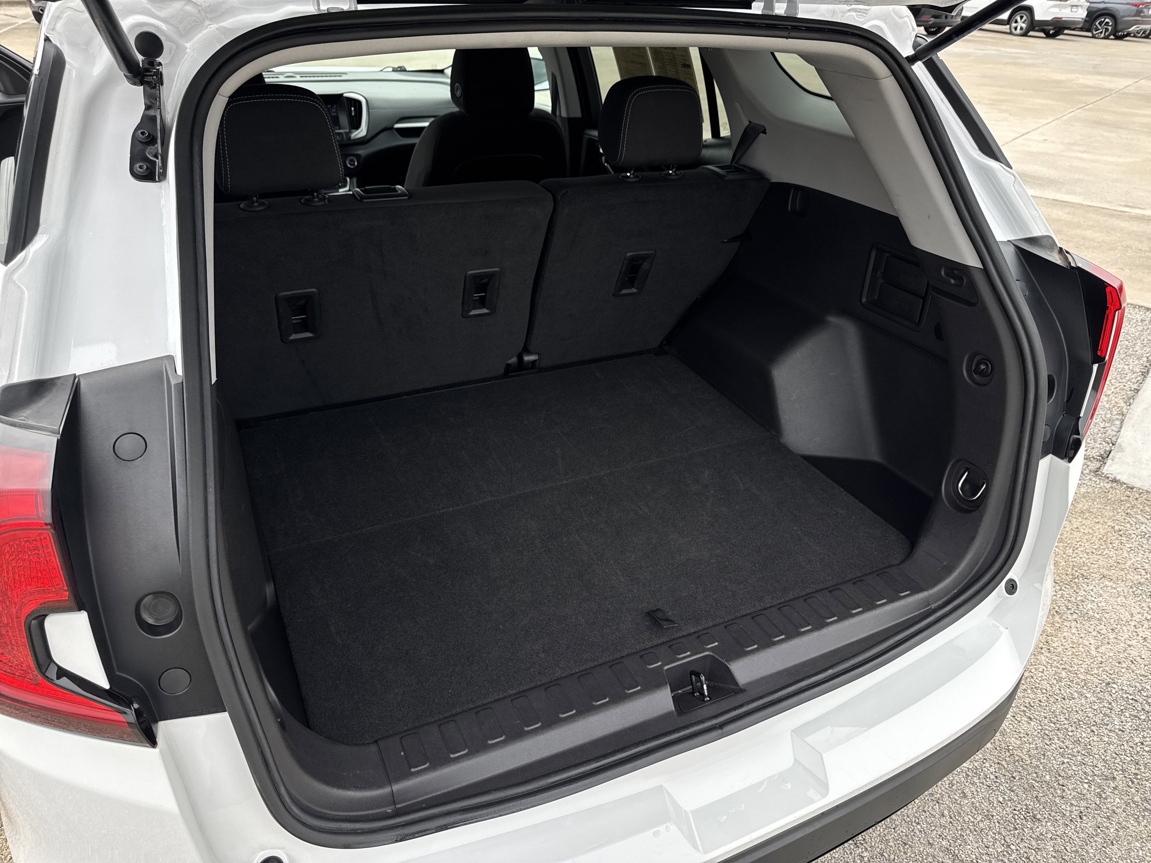 Used 2024 GMC Terrain SLE image 37