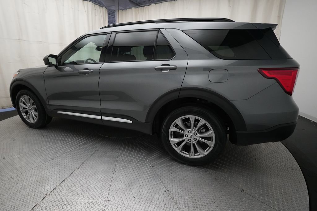 Used 2023 Ford Explorer XLT w/ Equipment Group 202A AWD/4WD image 34