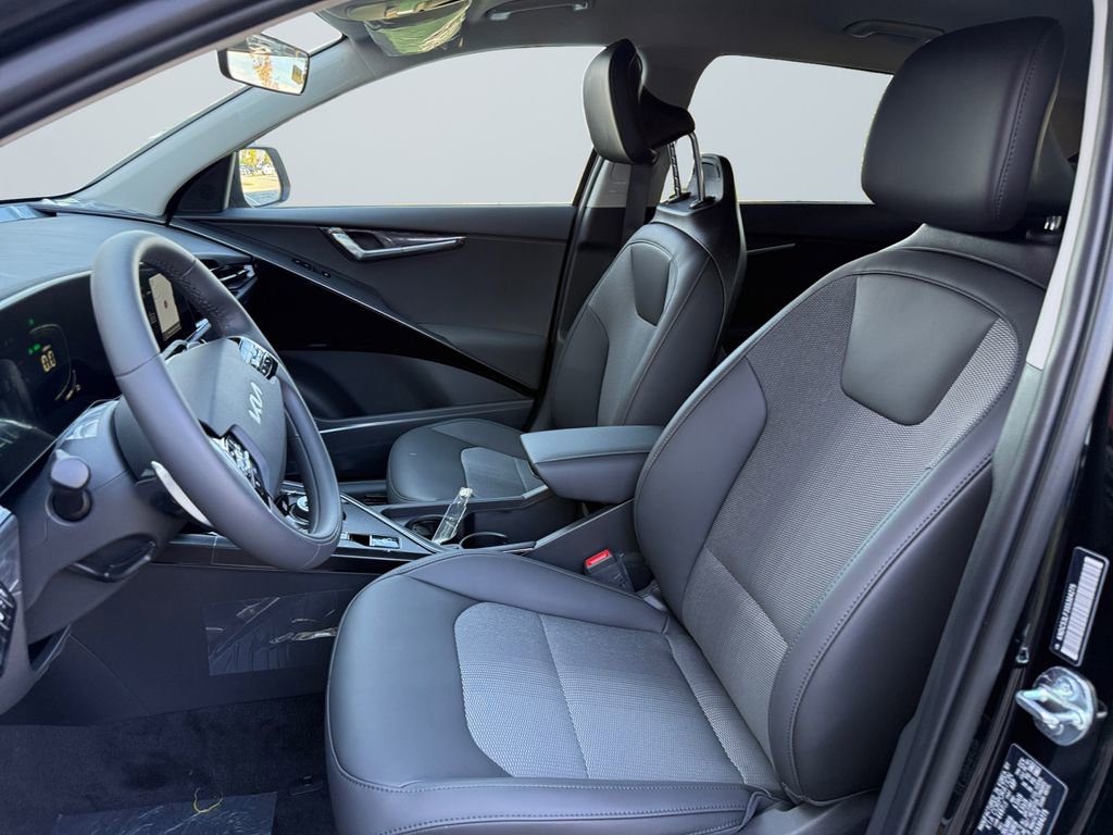 New 2025 Kia Niro EX w/ EX Cold Weather Package image 9