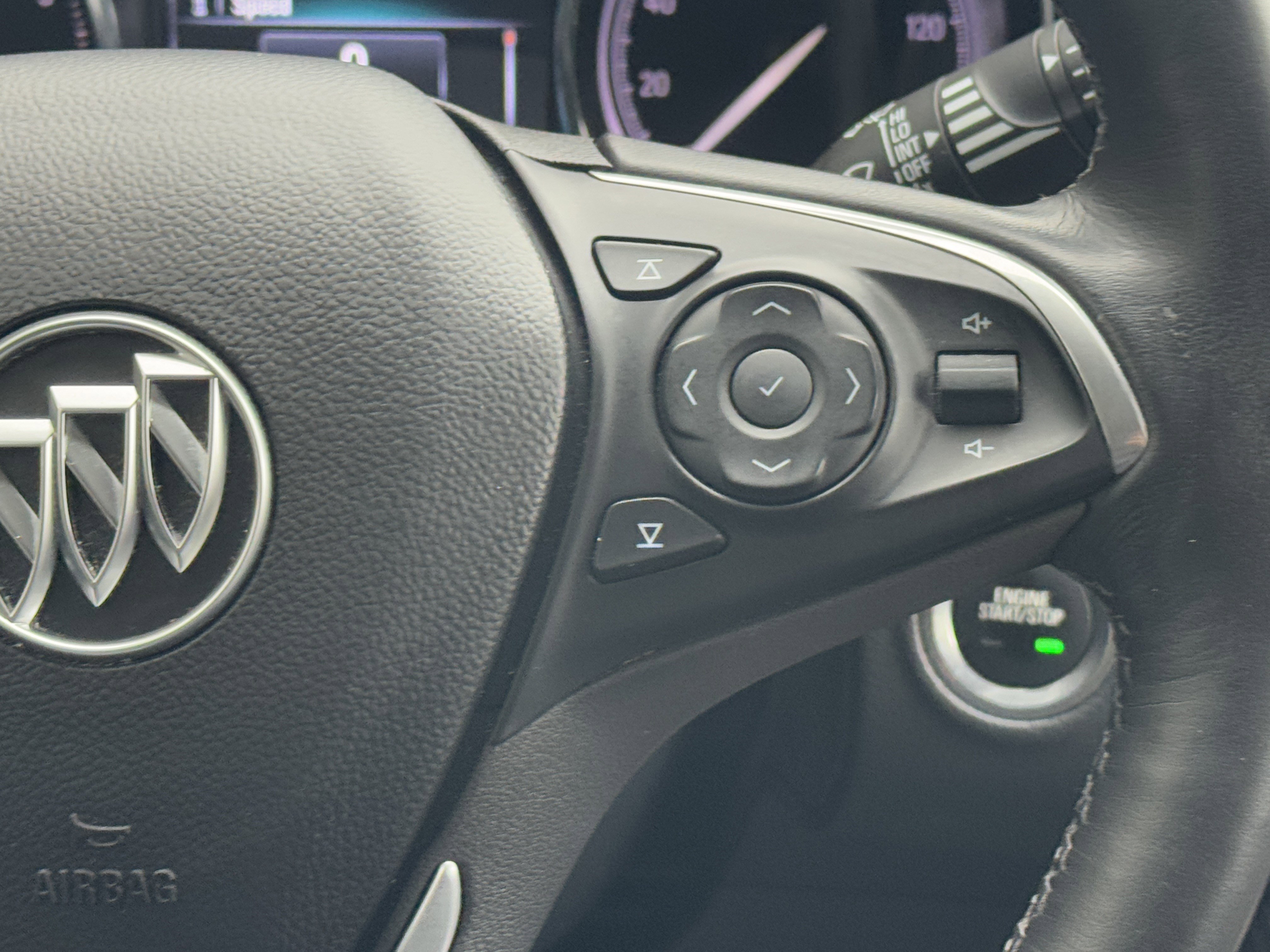 Used 2020 Buick Envision Essence image 31