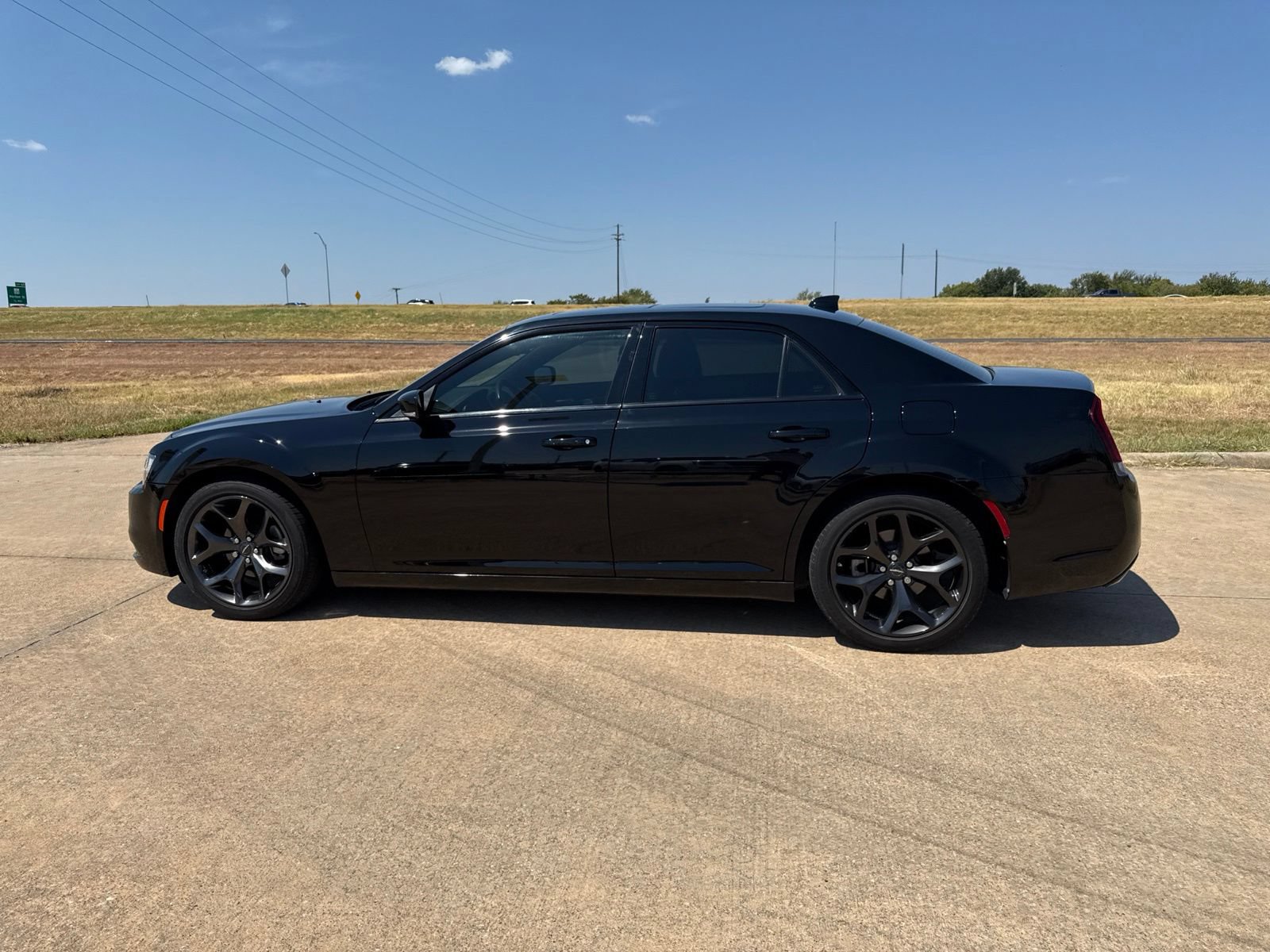 Used 2023 Chrysler 300 S w/ Comfort Group RWD image 8