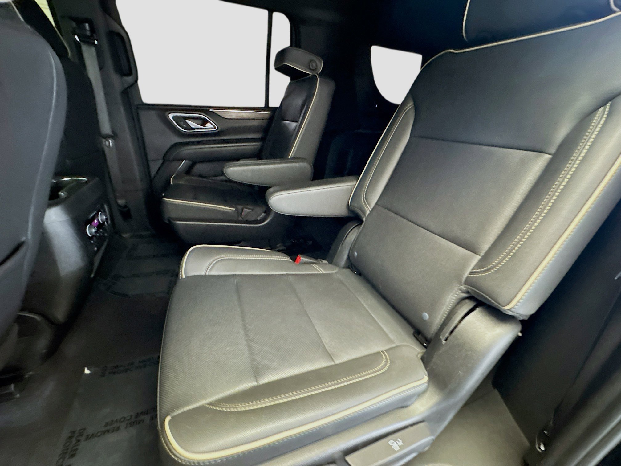 Used 2024 Chevrolet Suburban Premier image 13