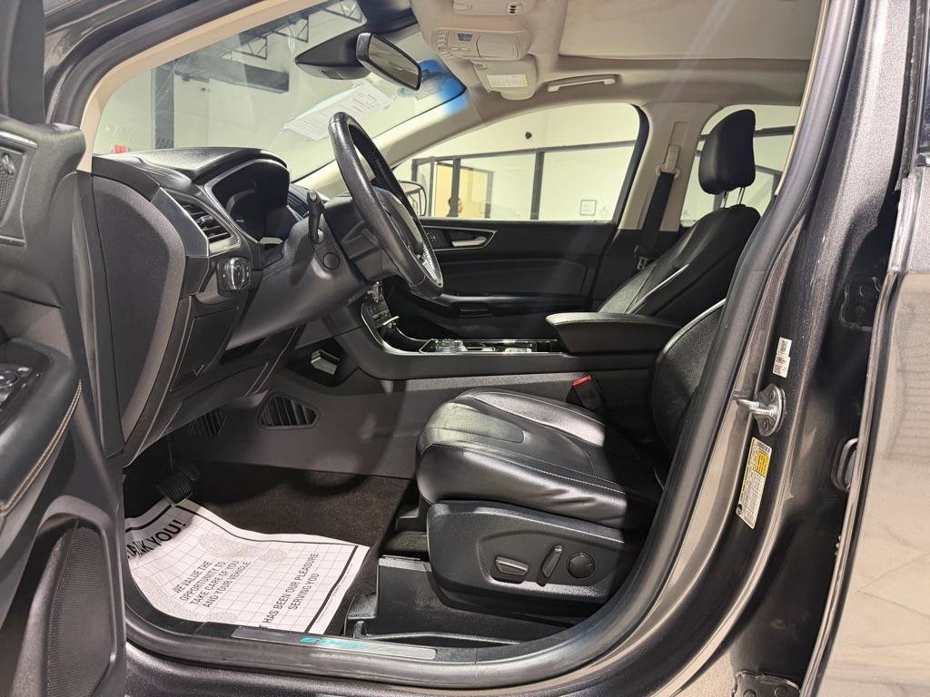 Used 2020 Ford Edge Titanium w/ Equipment Group 301A FWD image 21