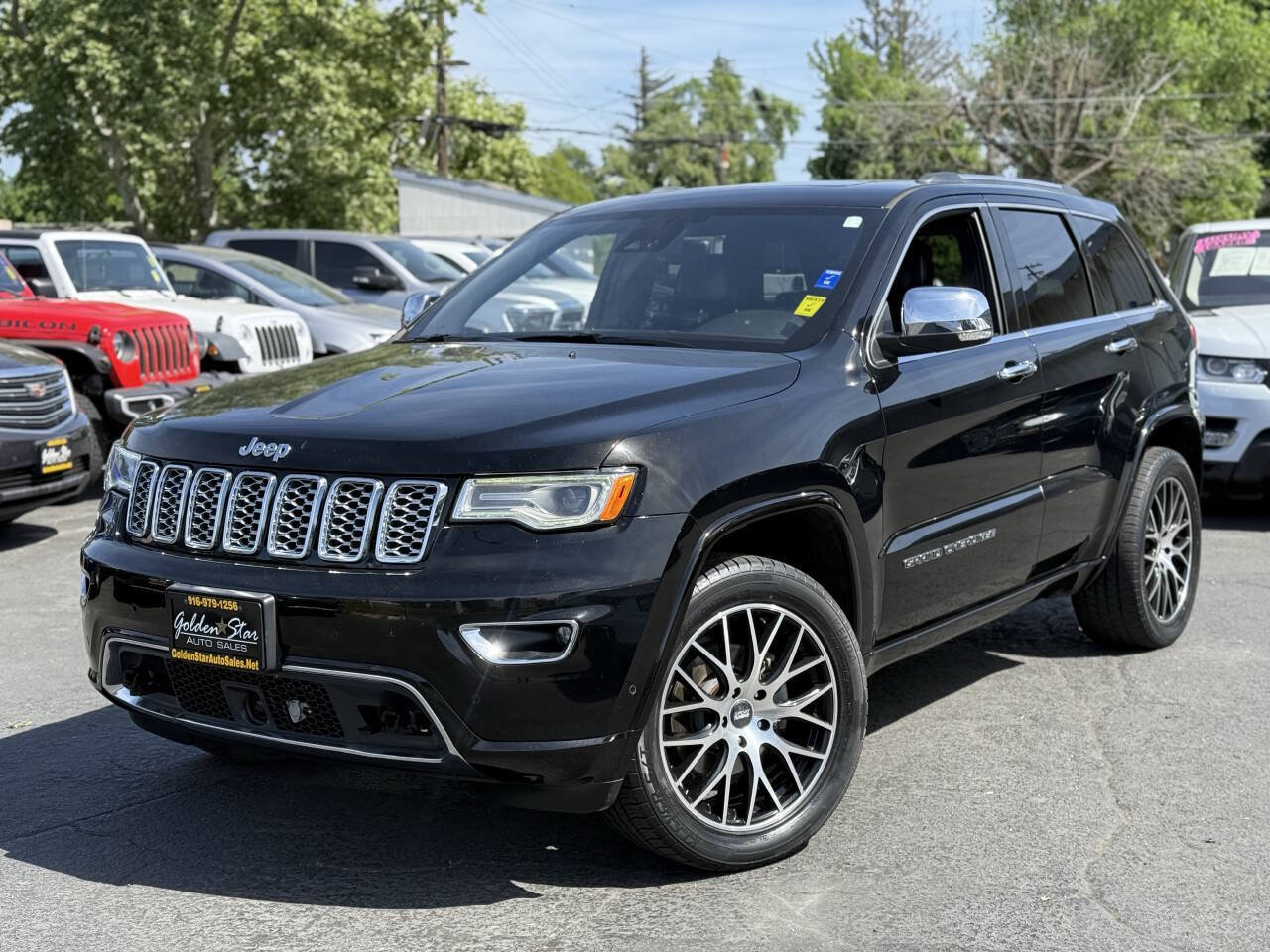 Used 2017 Jeep Grand Cherokee Overland w/ Jeep Active Safety Group AWD/4WD image 2