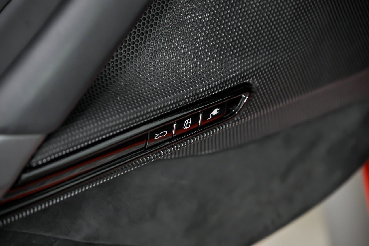 Used 2022 Ferrari SF90 Spider image 29