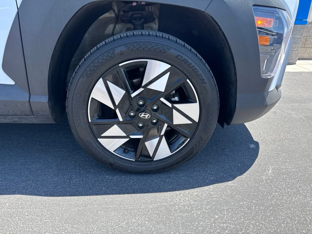 Used 2024 Hyundai Kona SEL AWD/4WD image 3