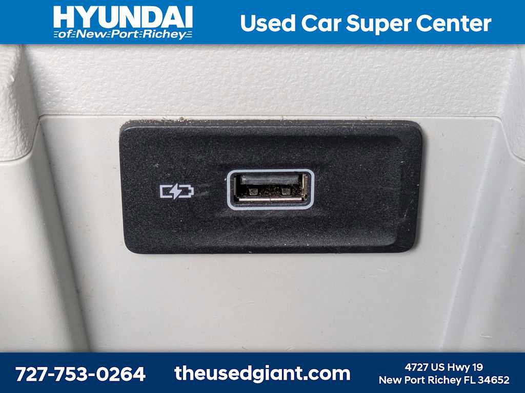 Used 2019 Volkswagen Jetta SEL w/ Cold Weather Package image 27
