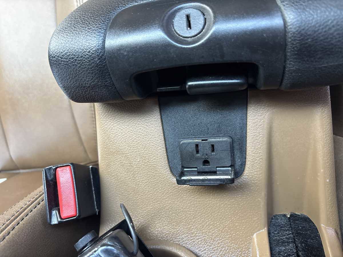 Used 2013 Jeep Wrangler Unlimited Rubicon w/ Connectivity Group AWD/4WD image 29
