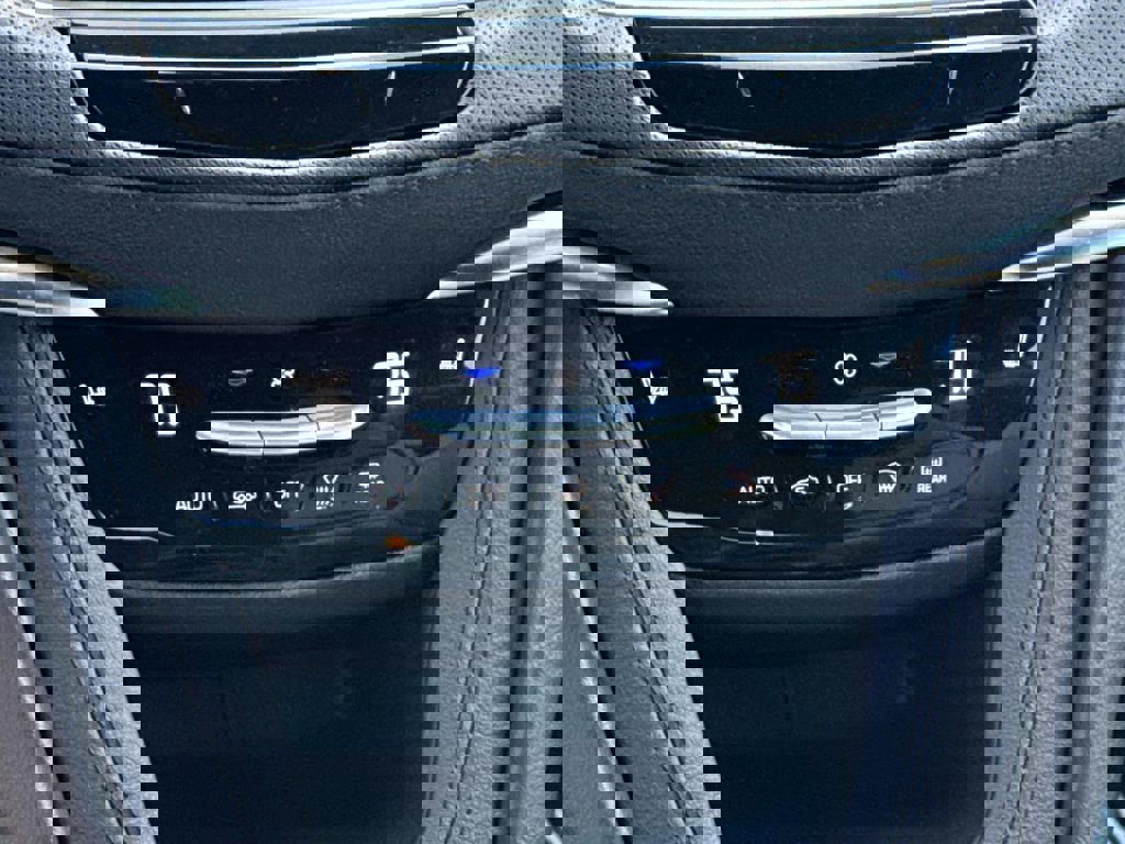 New 2025 Cadillac XT6 Luxury image 22
