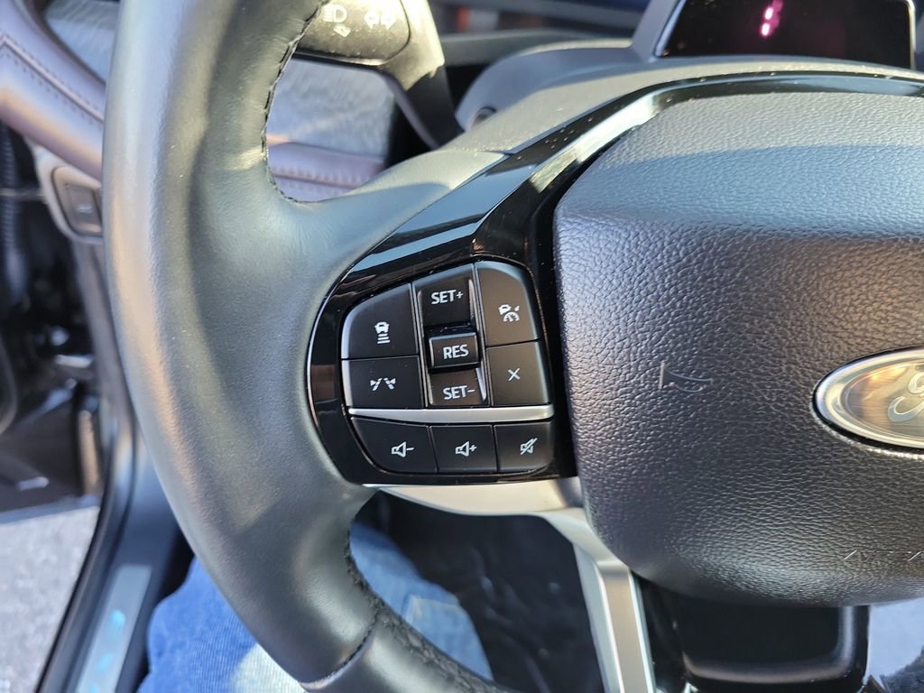 Used 2025 Ford Explorer Platinum image 19