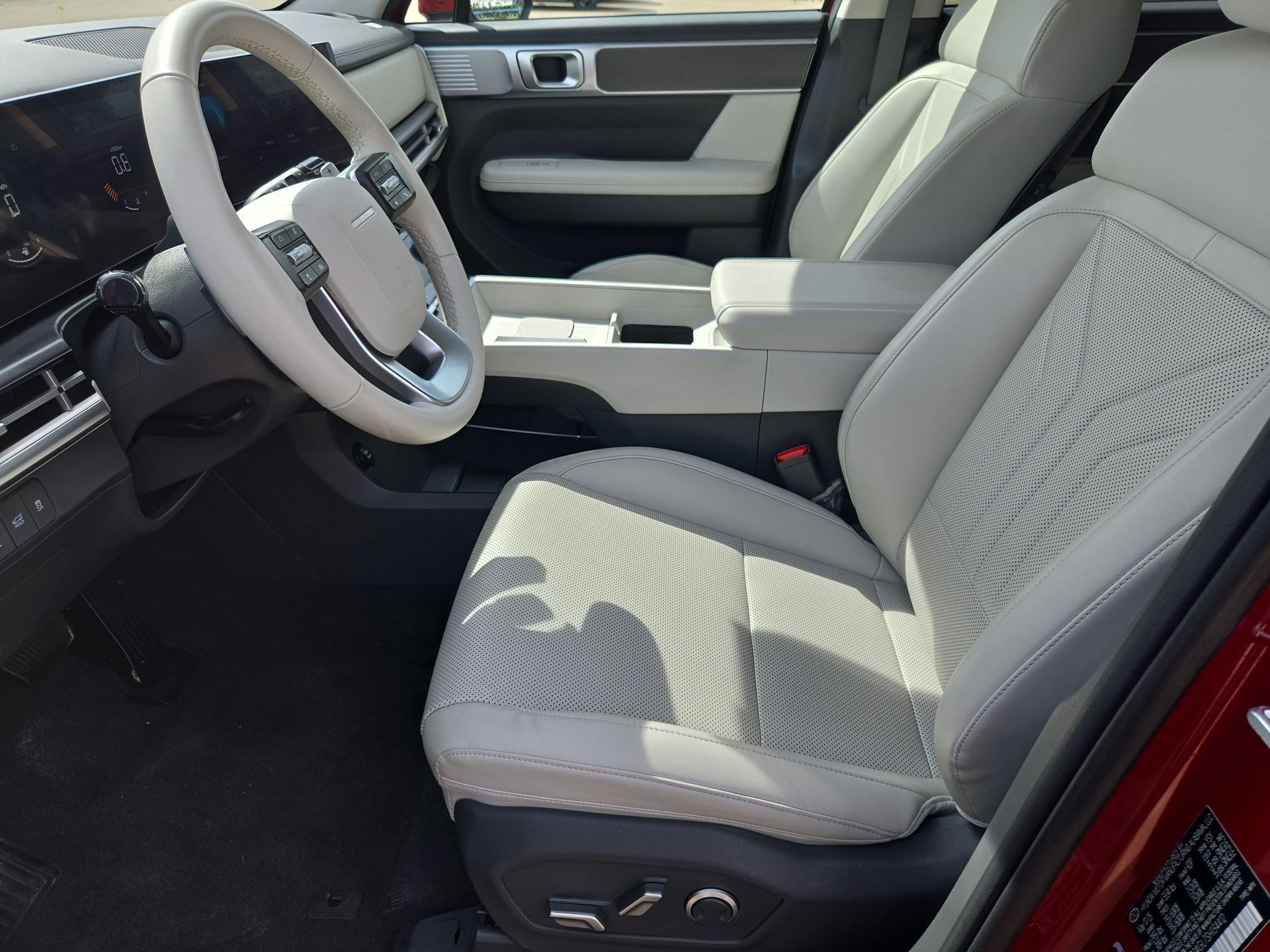 Used 2025 Hyundai Santa Fe SEL FWD image 16