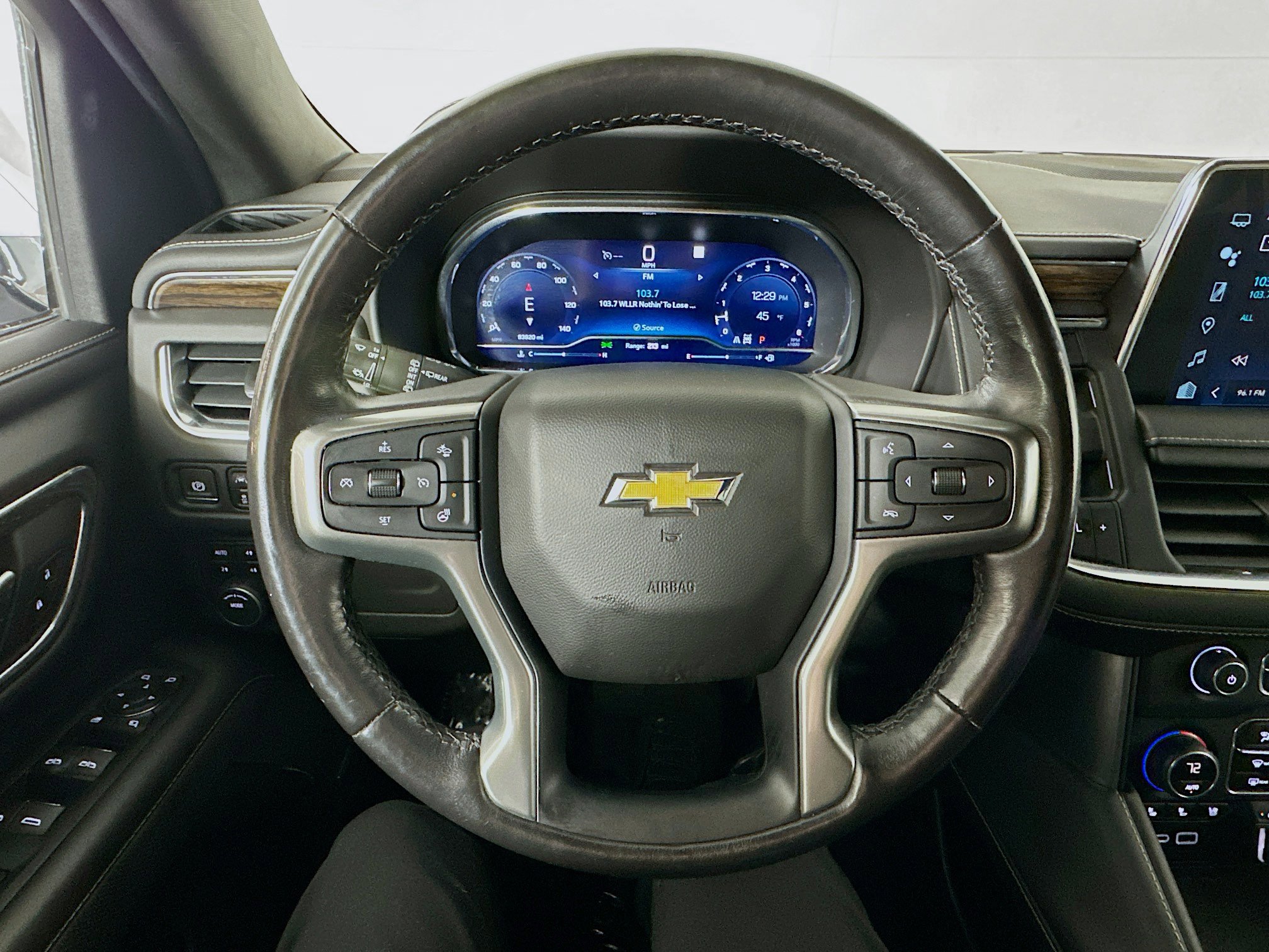 Used 2023 Chevrolet Suburban Premier image 11