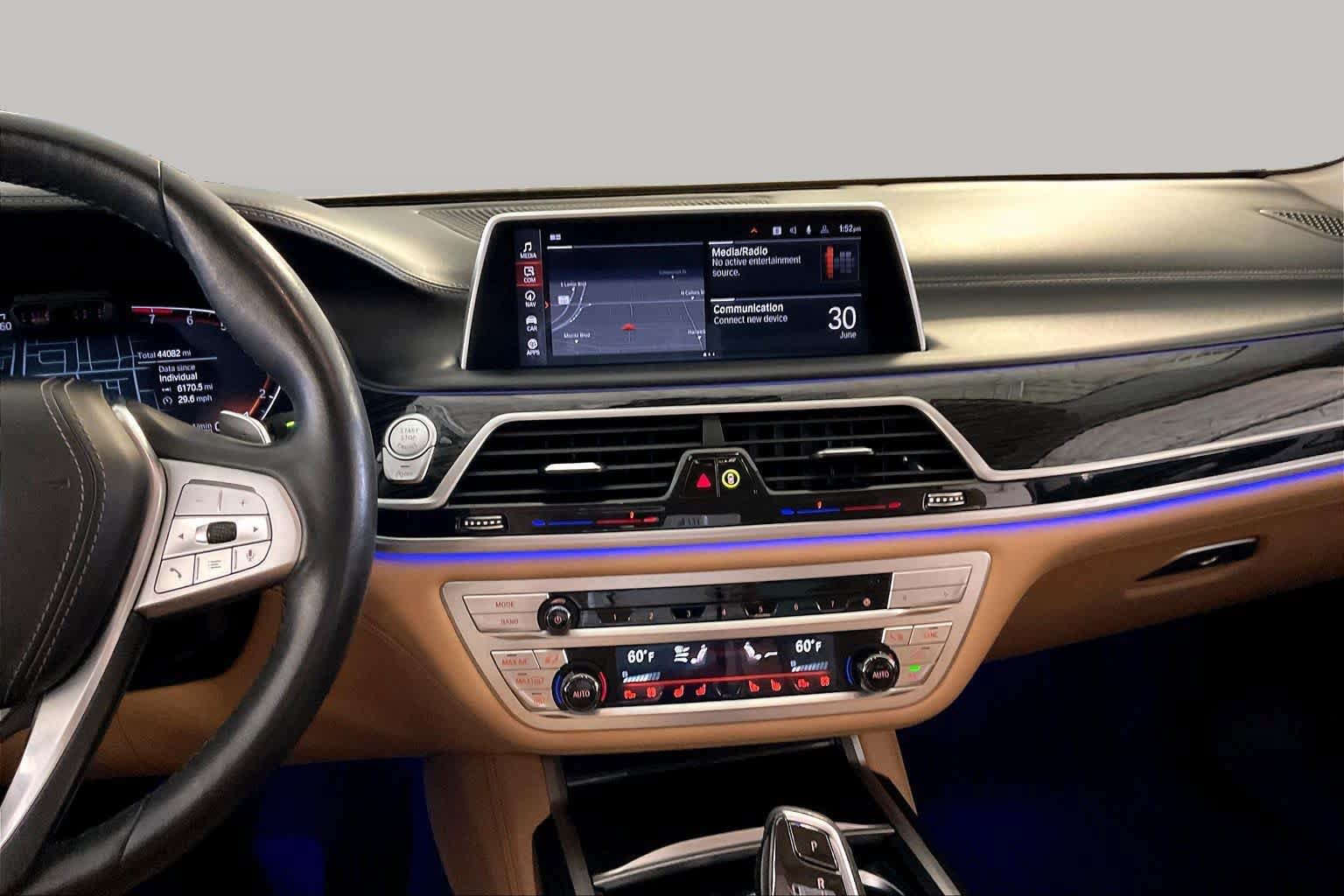 Used 2022 BMW 740i w/ Luxury Rear Seating Package RWD image 6