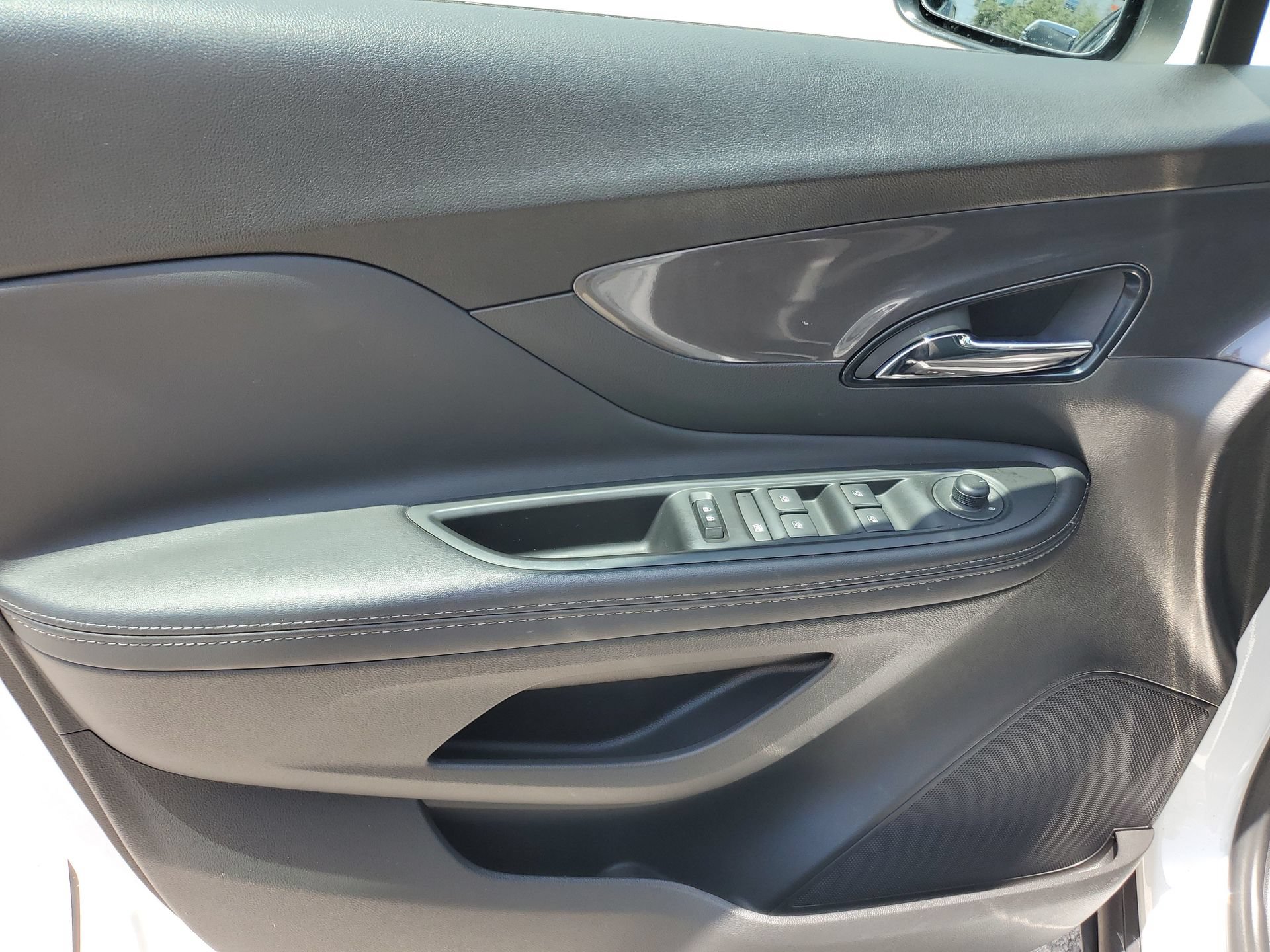 Used 2022 Buick Encore Preferred w/ Safety Package FWD image 16