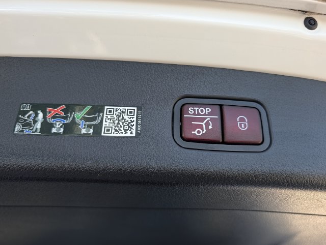 Used 2025 Mercedes-Benz GLC 300 4MATIC image 26