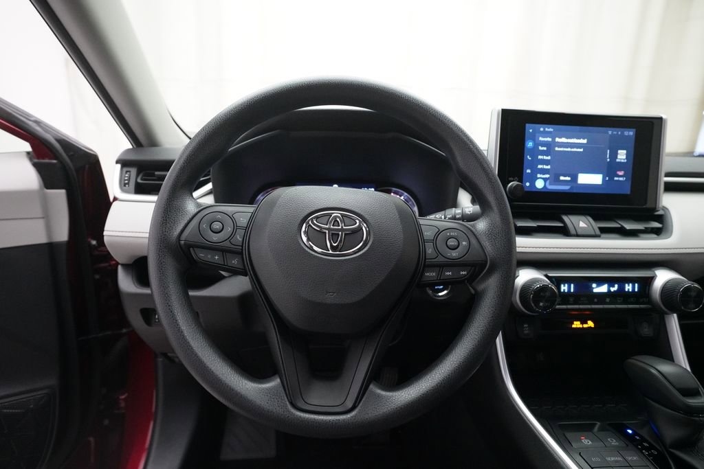 Used 2023 Toyota RAV4 XLE AWD/4WD image 4