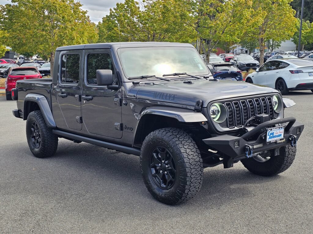 Used 2023 Jeep Gladiator Sport AWD/4WD image 3