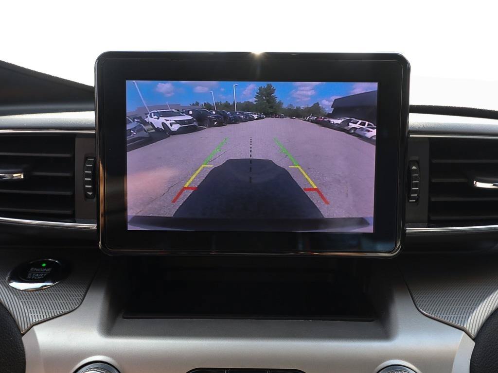 Used 2021 Ford Explorer XLT w/ Equipment Group 202A AWD/4WD image 19