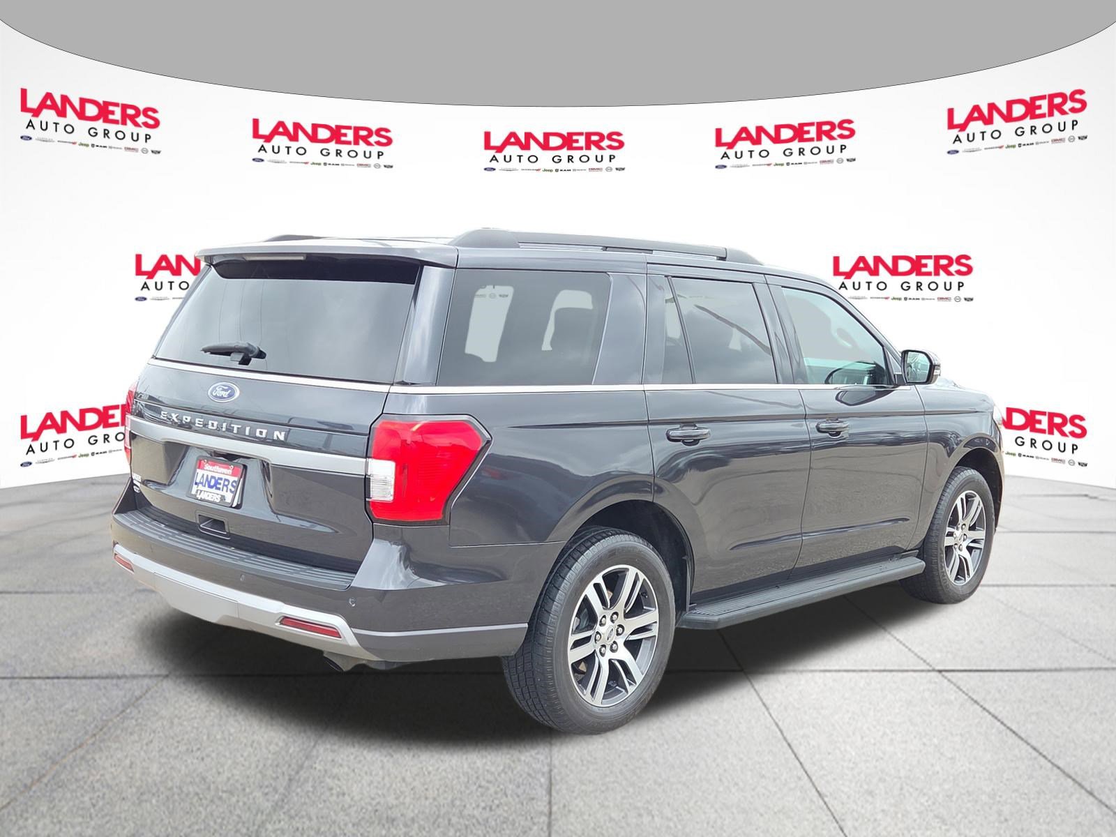 Used 2024 Ford Expedition XLT RWD image 3