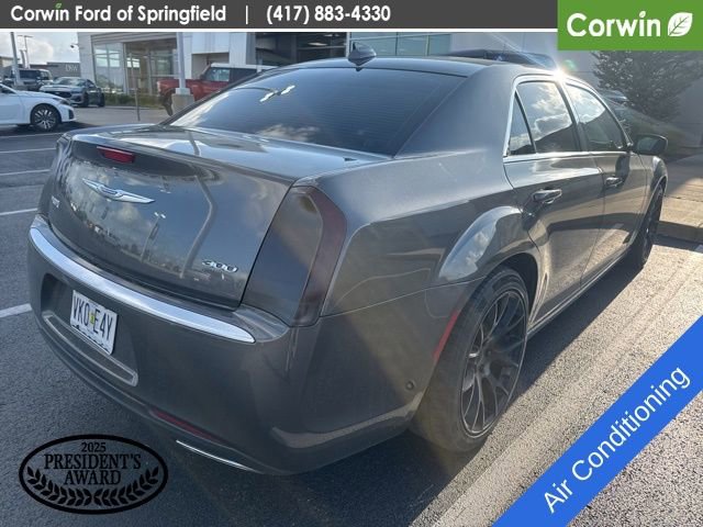 Used 2018 Chrysler 300 Touring w/ Chrome Appearance Package image 7