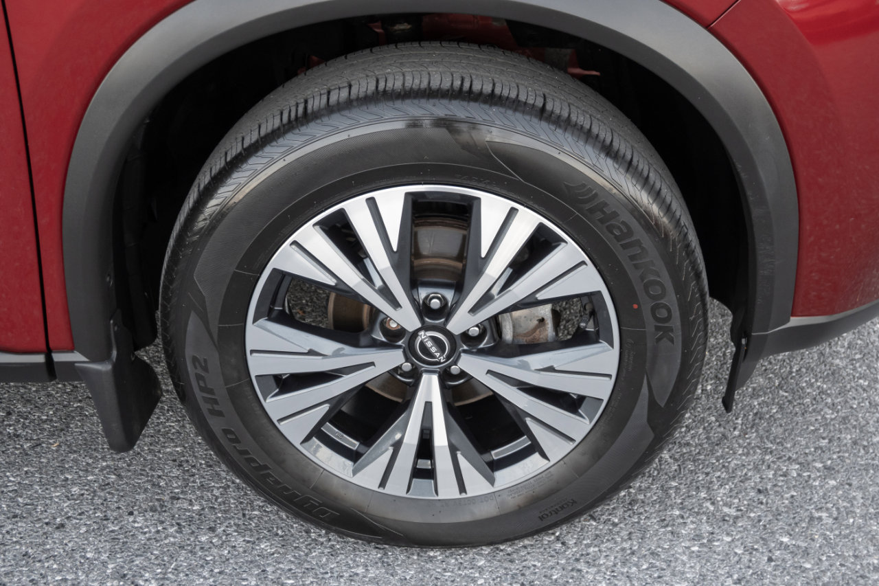 Used 2023 Nissan Rogue SV image 35