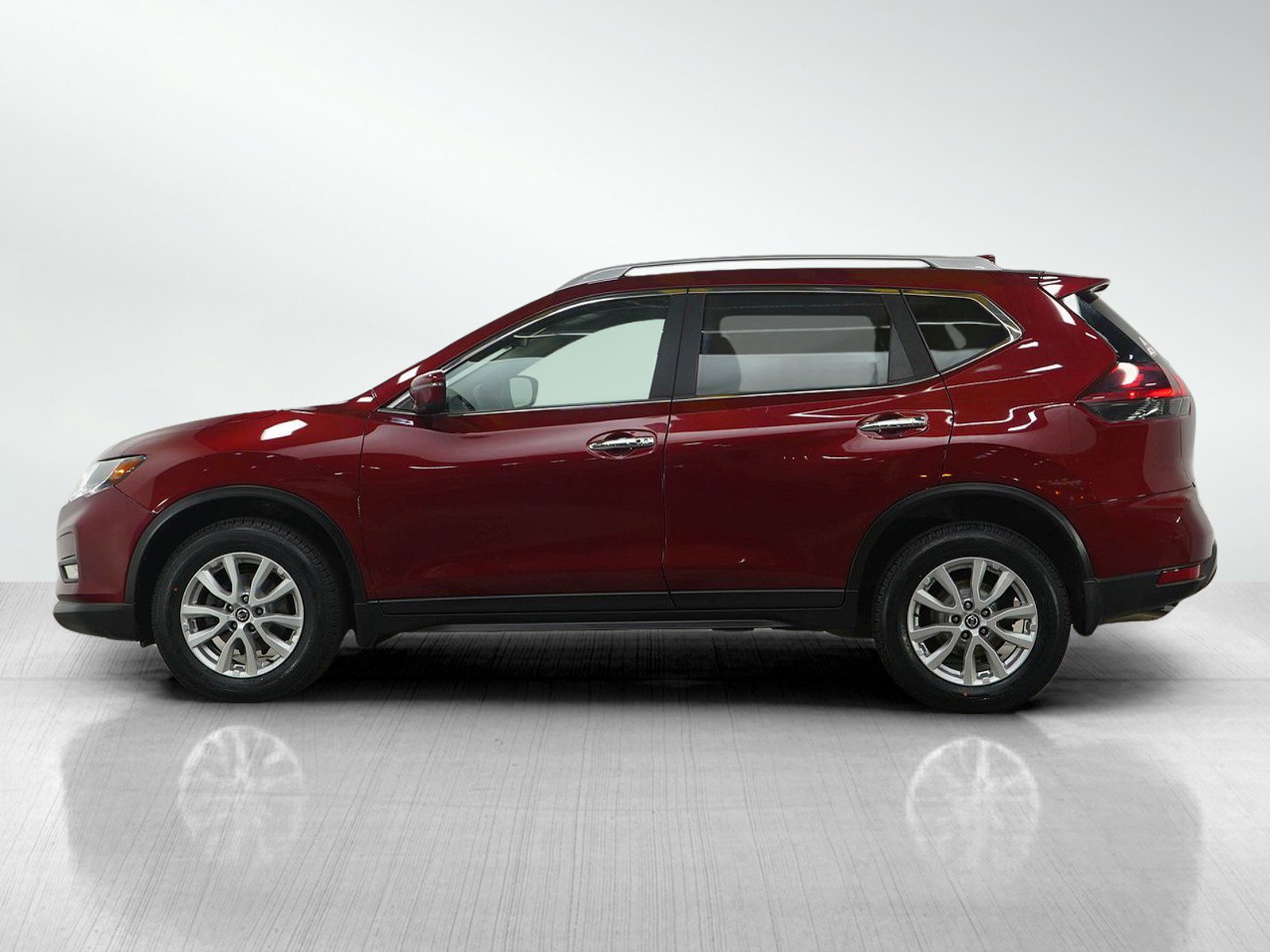 Used 2020 Nissan Rogue SV image 2