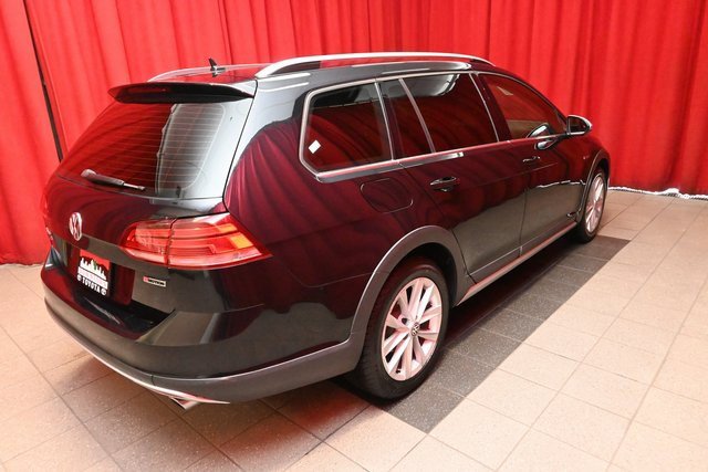 Used 2019 Volkswagen Golf Alltrack S image 5