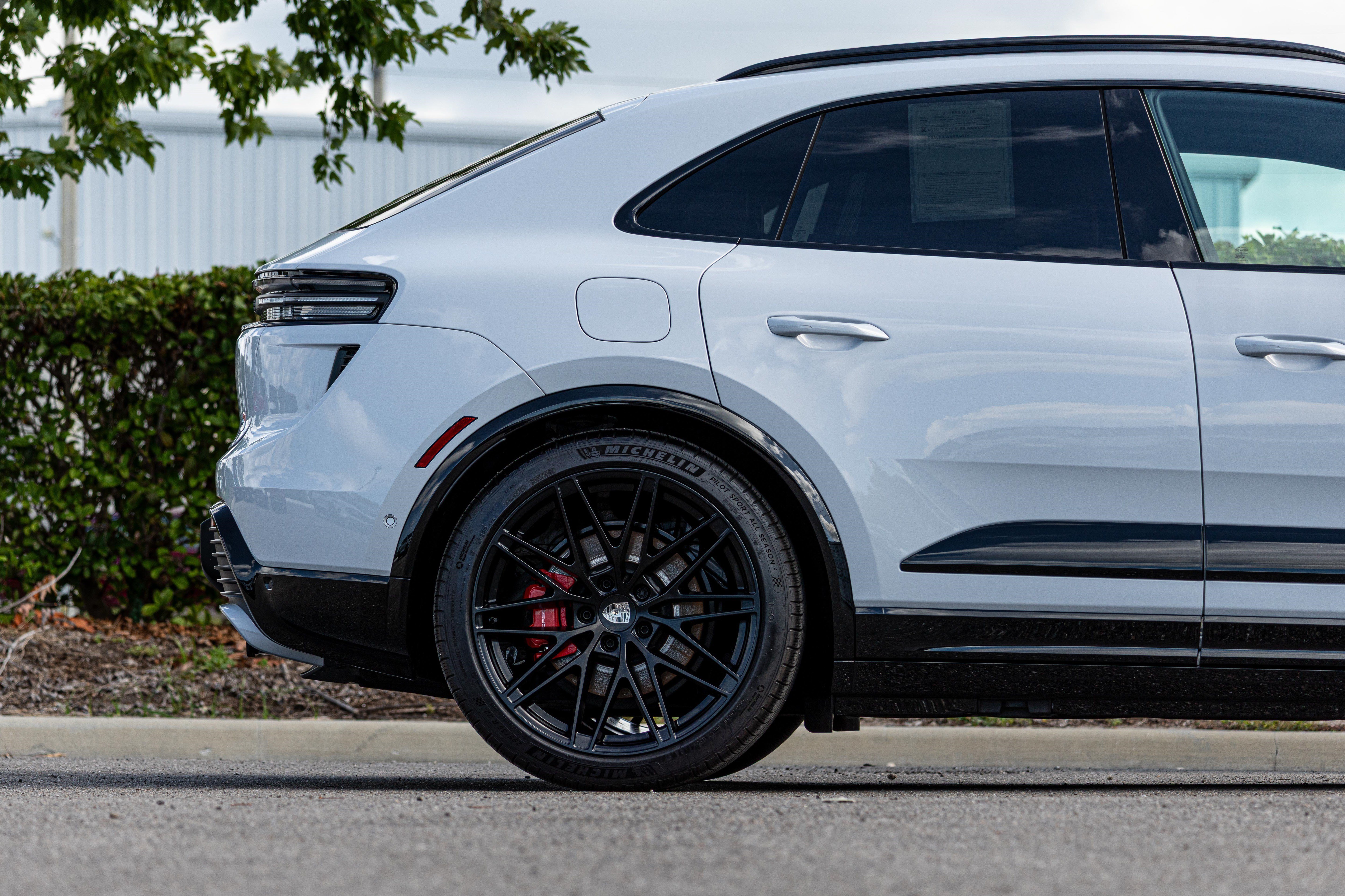 Used 2025 Porsche Macan Turbo Electric AWD/4WD image 31