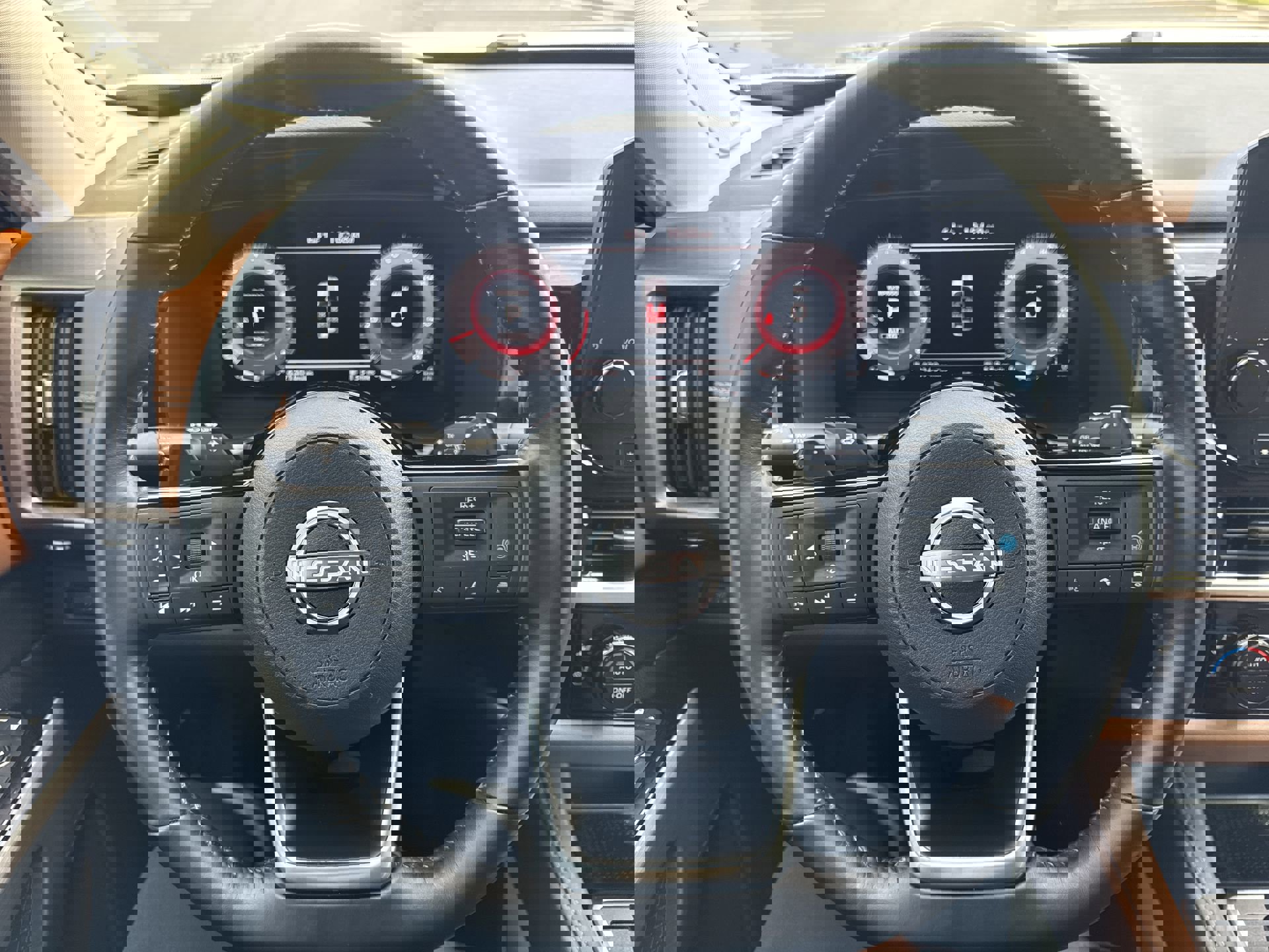 Used 2023 Nissan Pathfinder Platinum image 14